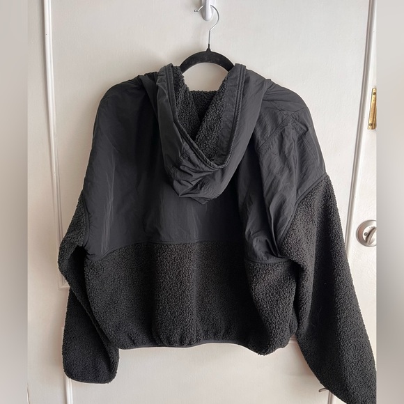 Aerie Women’s Black Sherpa Hooded Jacket - Picture 2 of 3